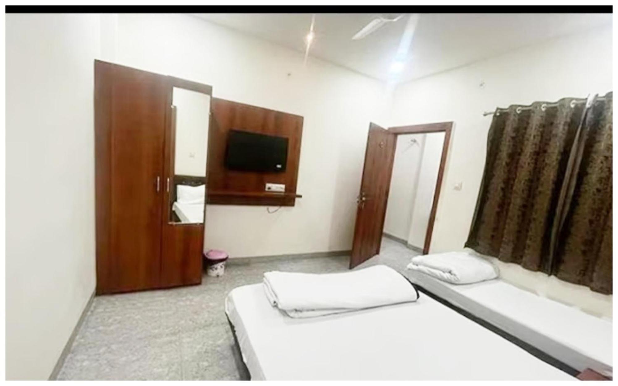 Premium Hotel Ujjain - G A R I M A - Near Mahakal Temple And Rivar - Railway Station - Hygiene & Spacious Room - With Wifi- And Parking Facilities - Best Hotel In Ujjain Exterior foto